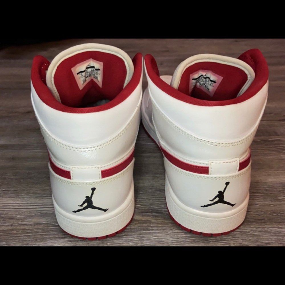 Air Jordan 1 Mid “White” Gym Red (Slight Damage) - Picture 4 of 6